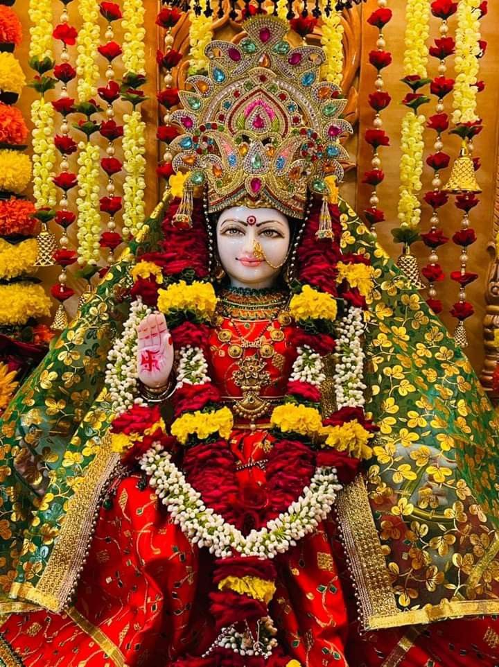 Ambe Maa adorned with floral garlands