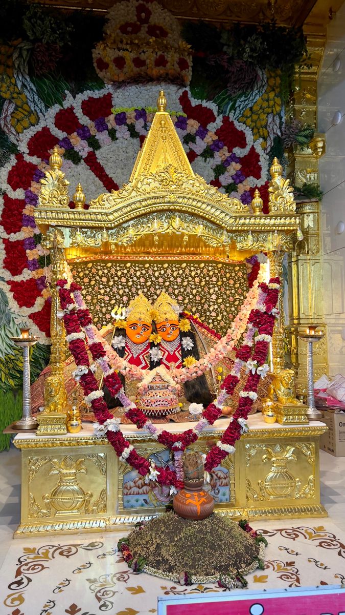Chamunda Maa adorned with flowers