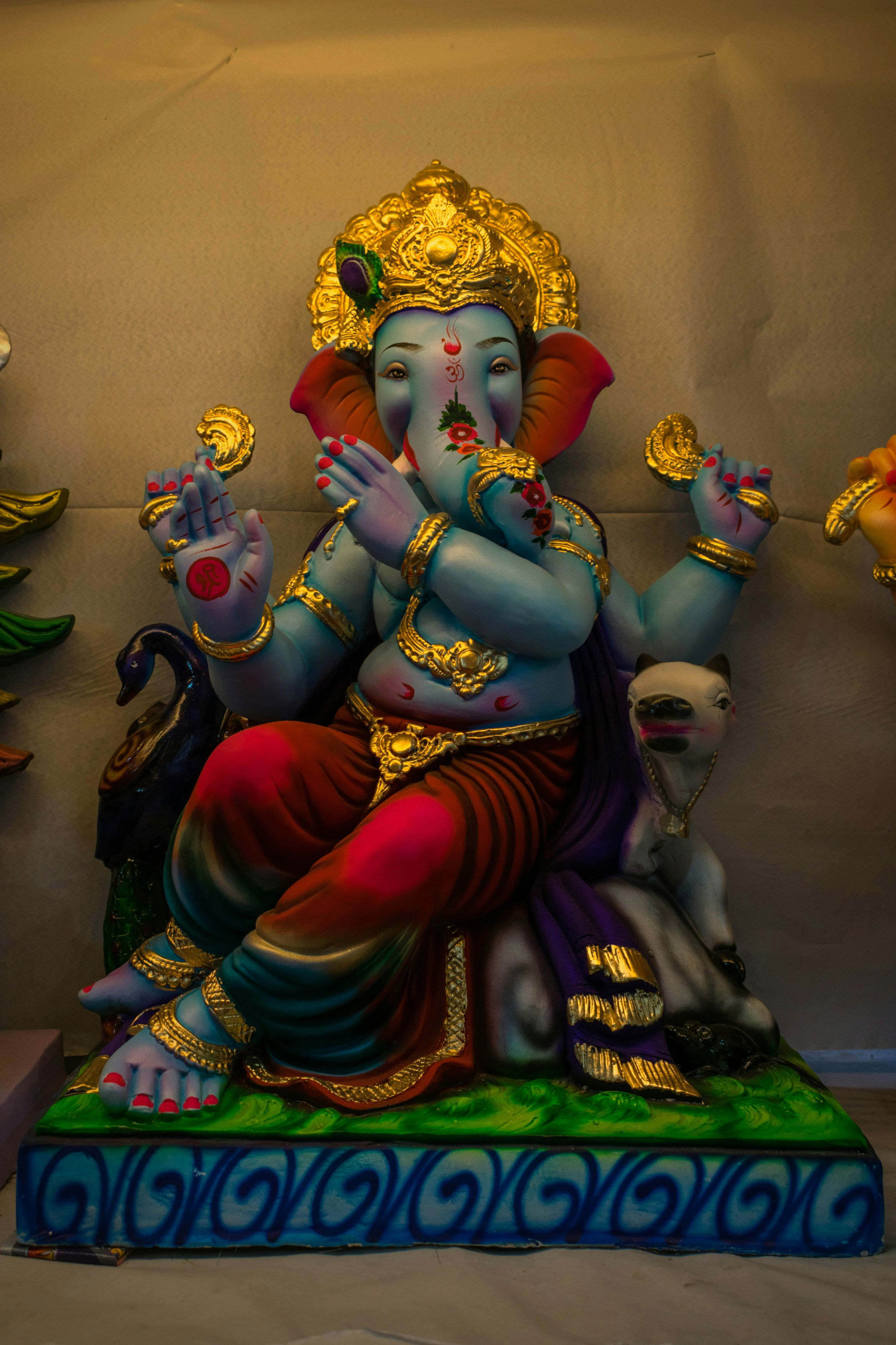 Blue Ganesha idol with mouse and modaks