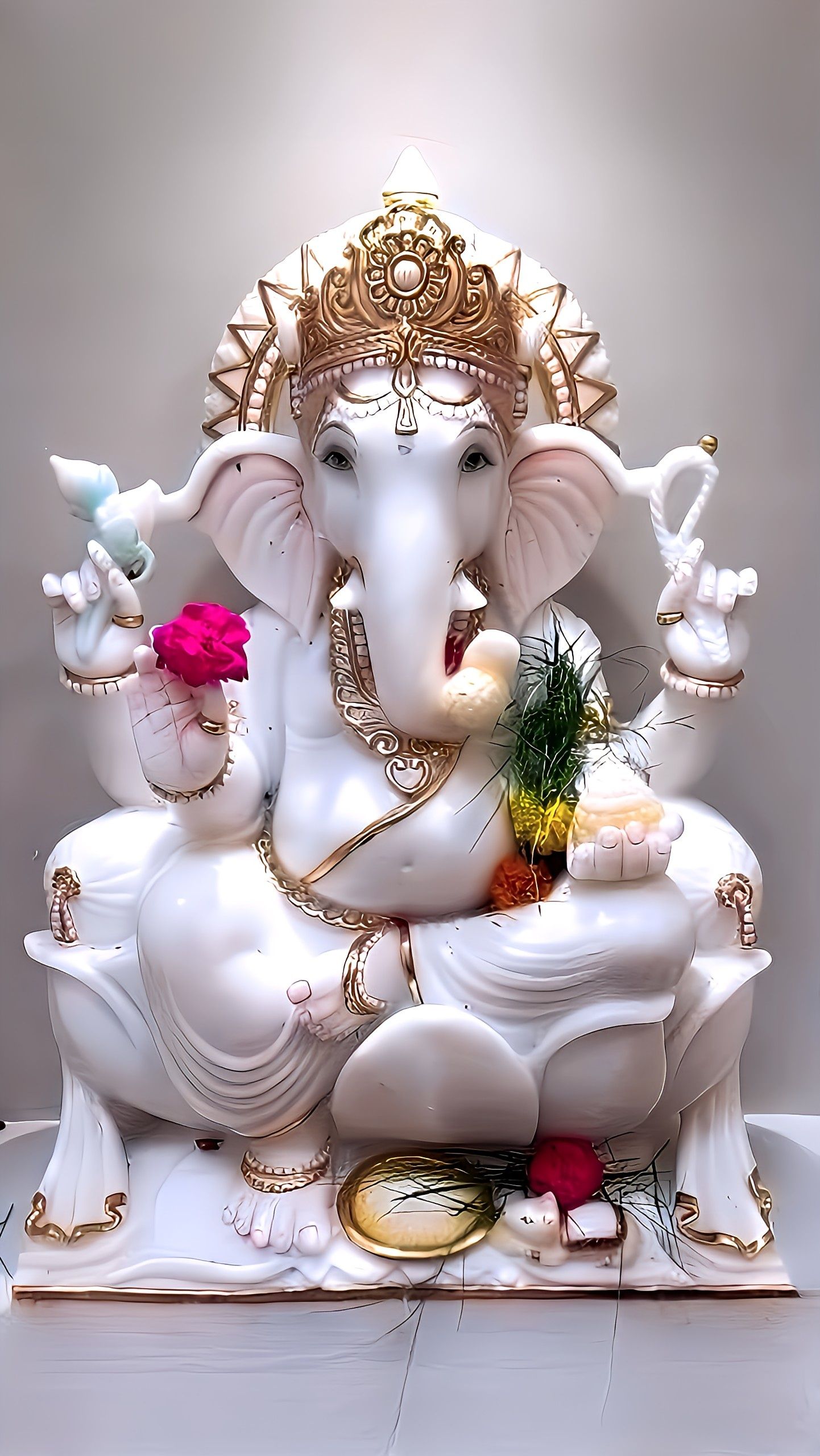 White marble Ganesha statue with lotus.