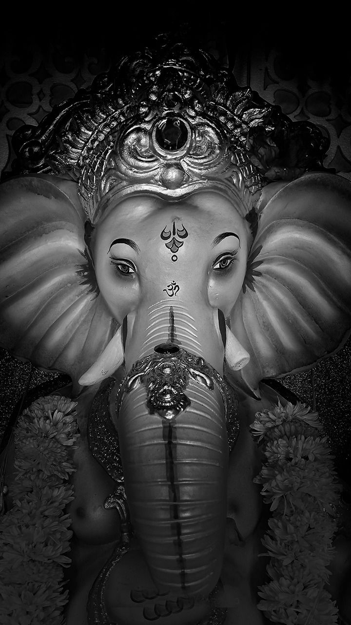 Ganesha idol close-up, silver finish