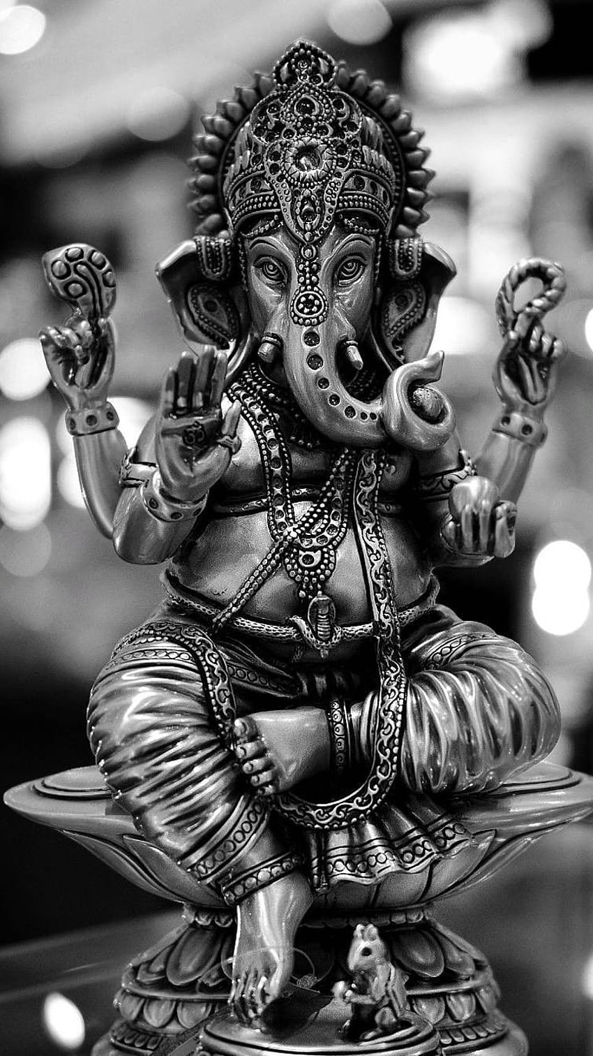 Silver Ganesha statue with blessings hands.