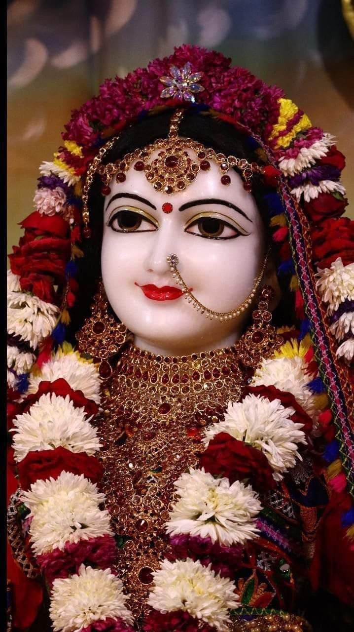 Khodiyar Maa with floral garland