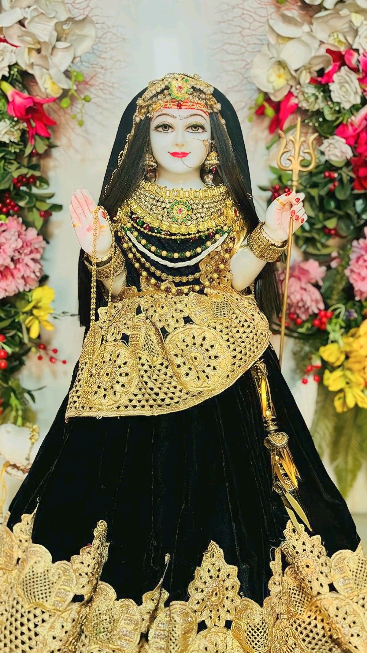 Khodiyar Maa adorned with gold flowers