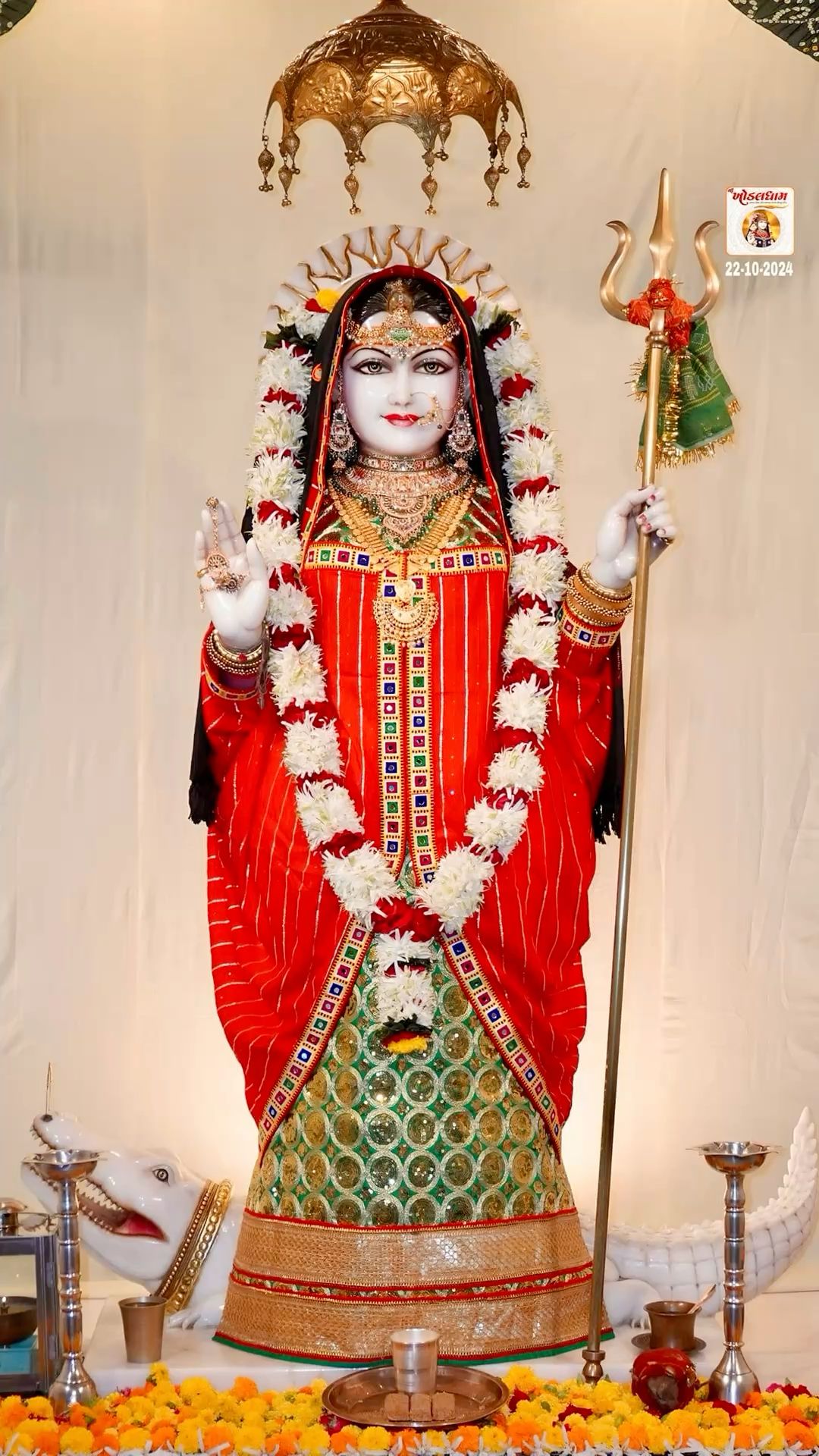 Khodiyar Maa in red sari, blessings