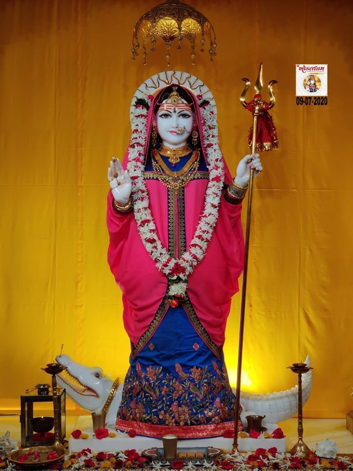 Khodiyar Maa statue with trident and flowers
