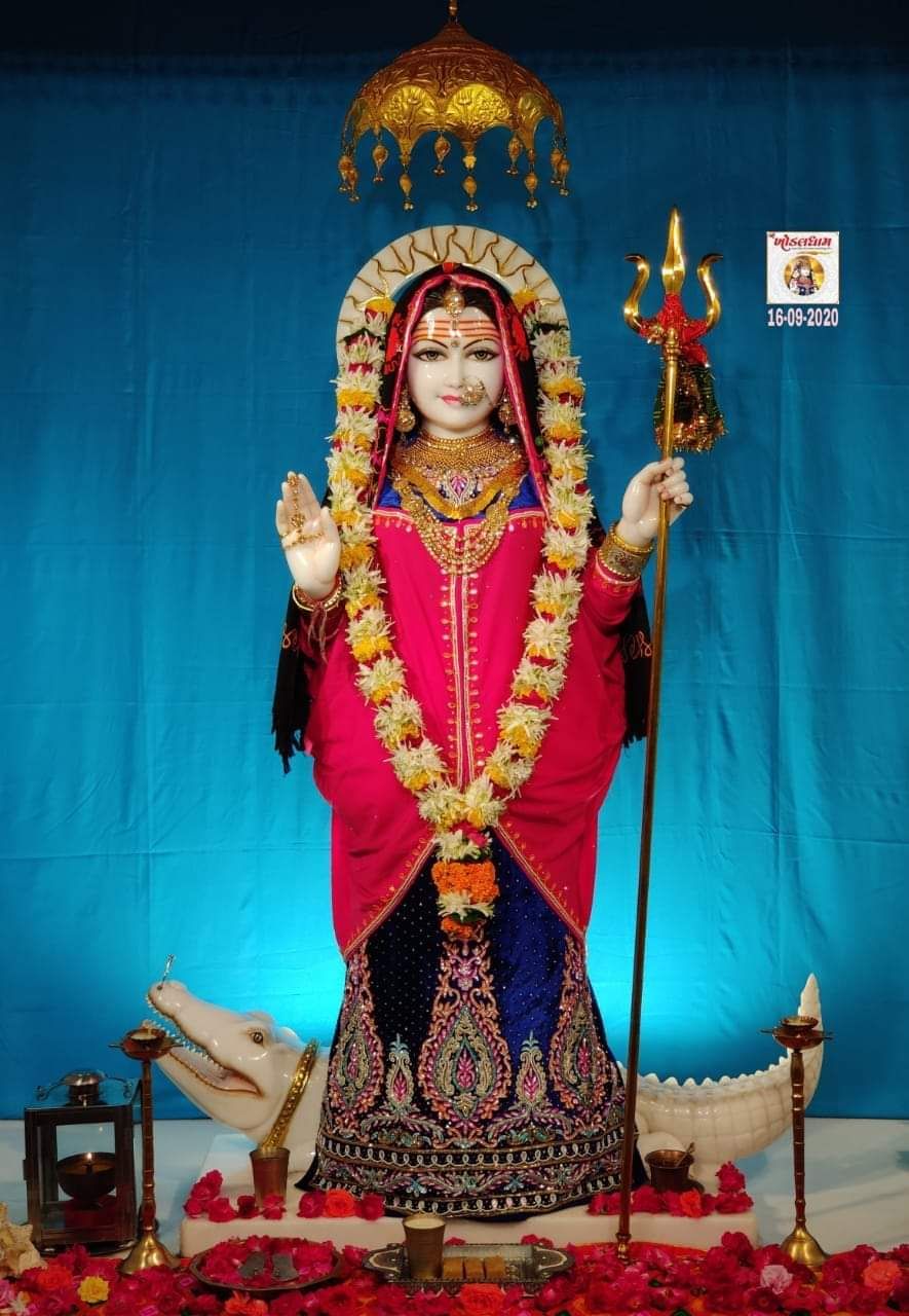 Khodiyar Maa with trident and blessings