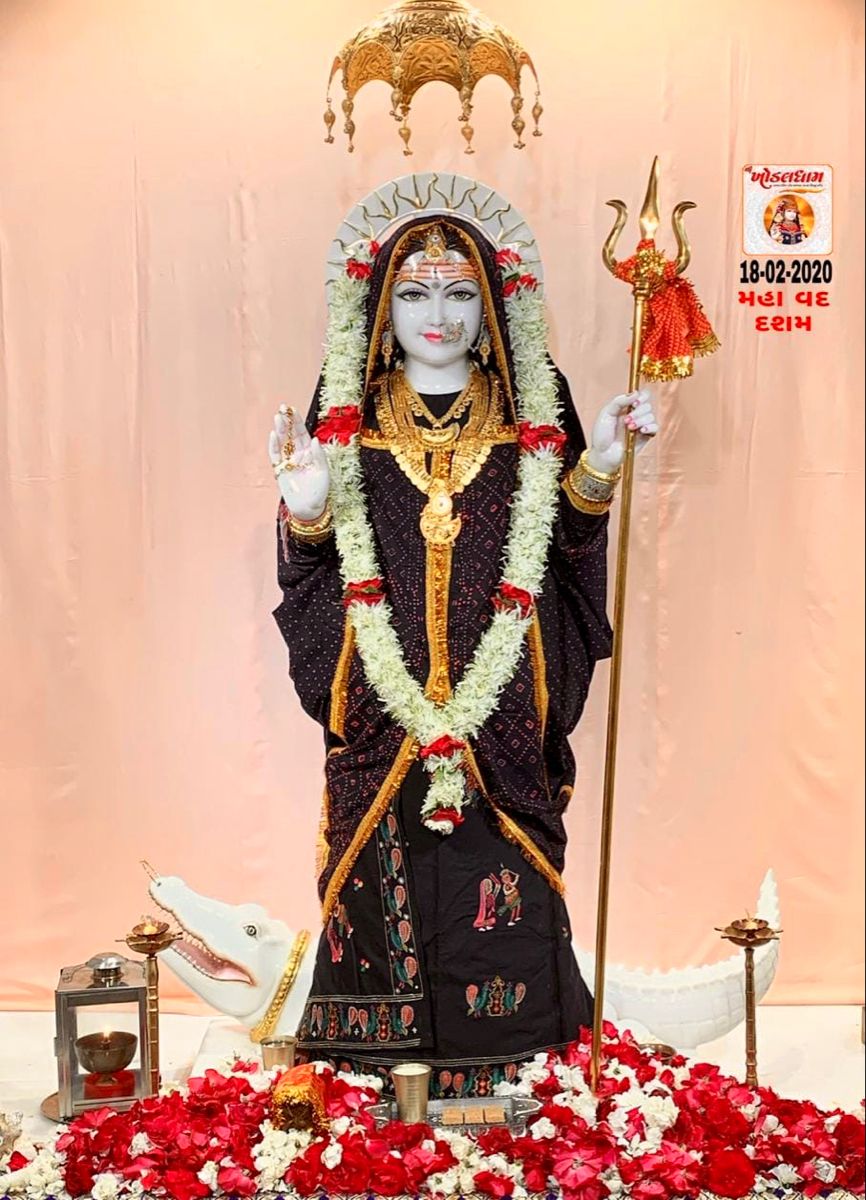 Khodiyar Maa with golden crown and flowers