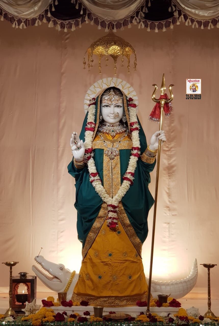 Khodiyar Maa with trident and crocodile.