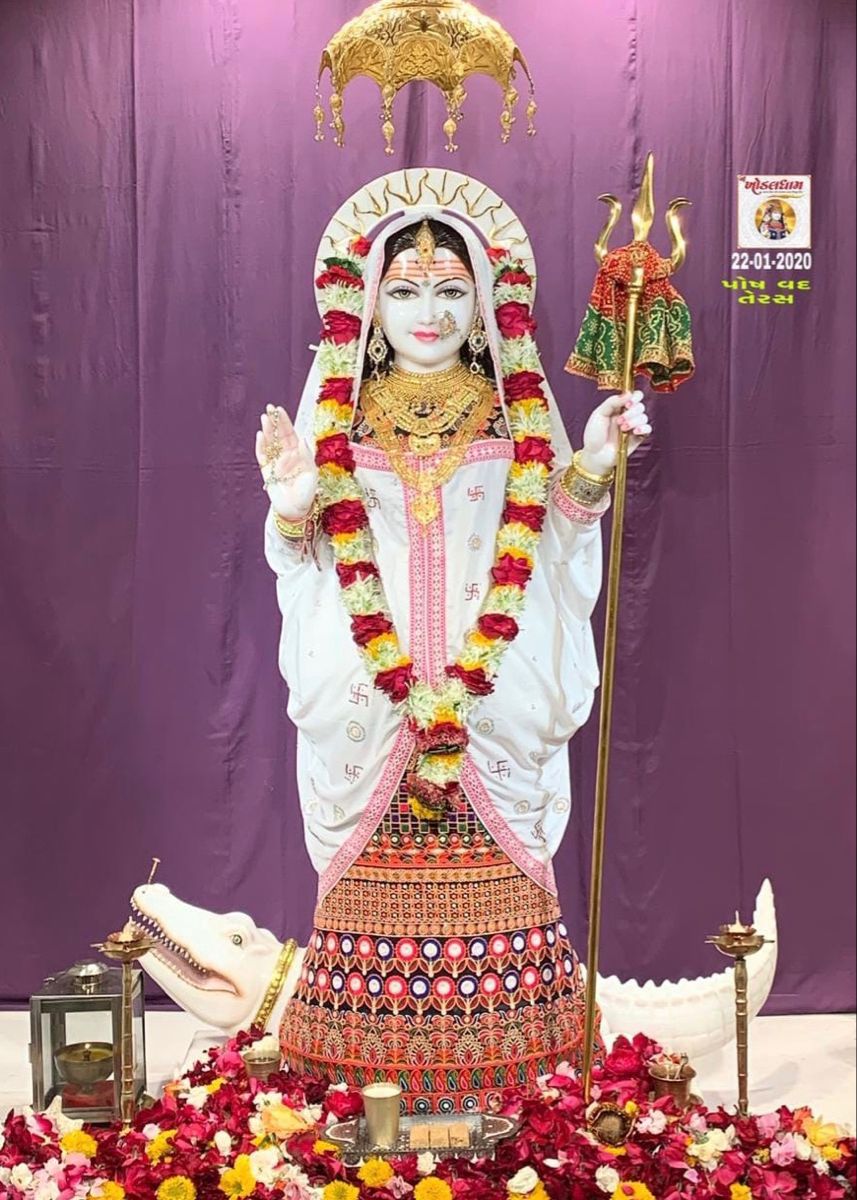 Khodiyar Maa statue with floral garland