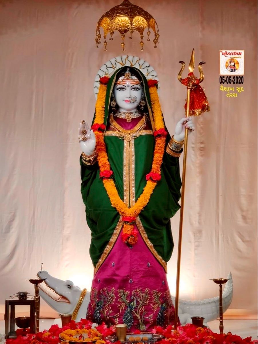 Khodiyar Maa with trident, blessings given.