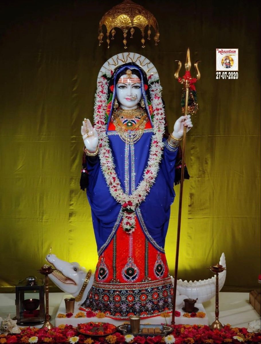 Khodiyar Maa with trident and blessings