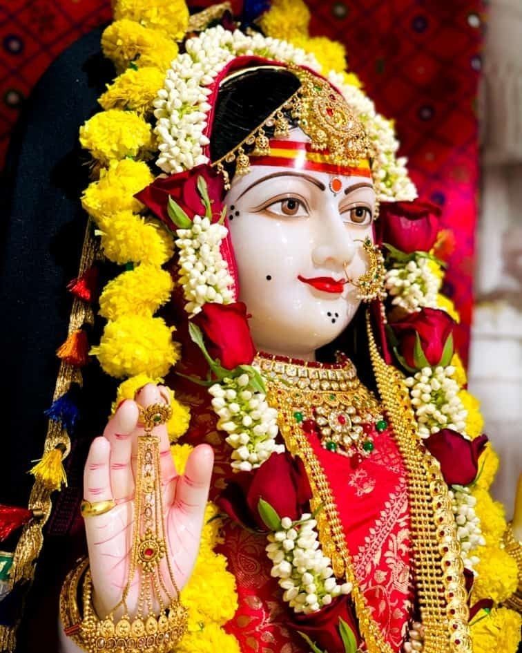 Khodiyar Maa with floral decorations.