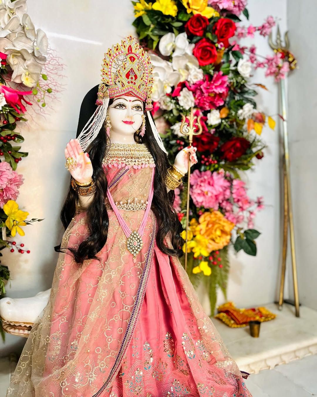 Khodiyar Maa adorned in pink sari