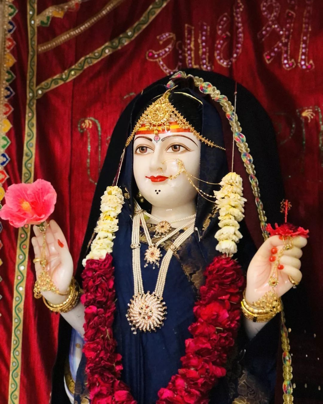 Khodiyar Maa with floral decorations