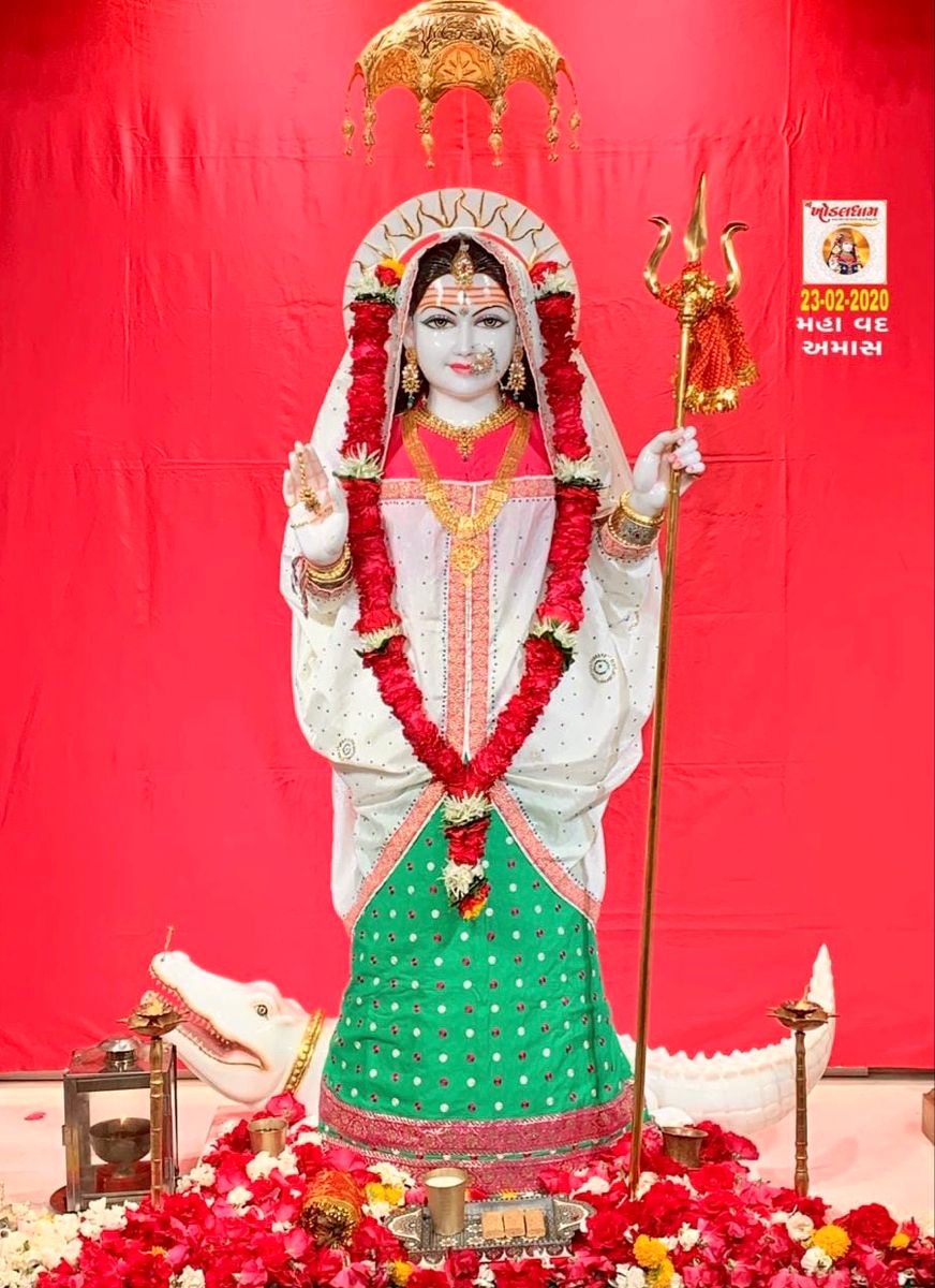 Khodiyar Maa statue with floral garland.