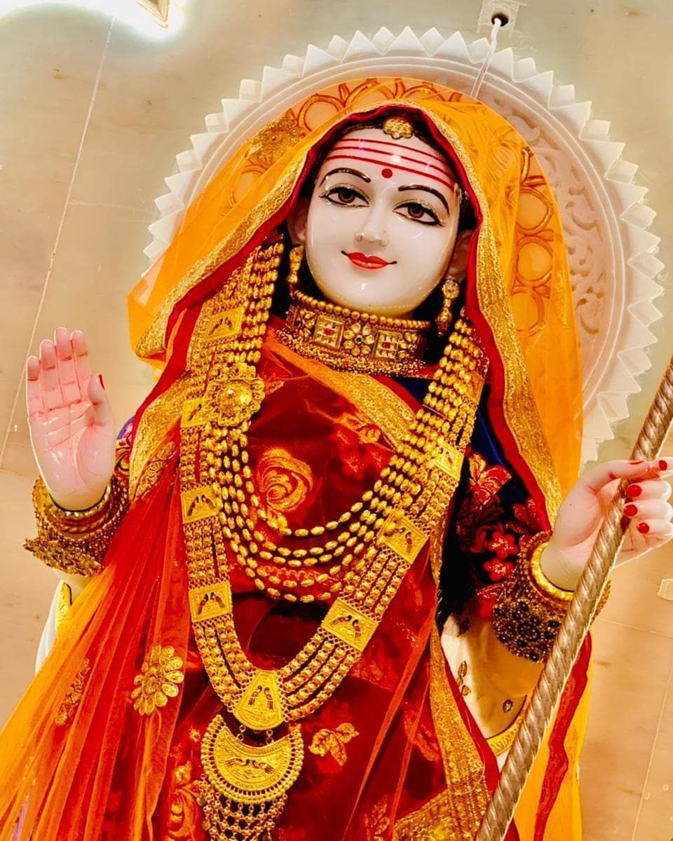 Khodiyar Maa statue with gold jewelry