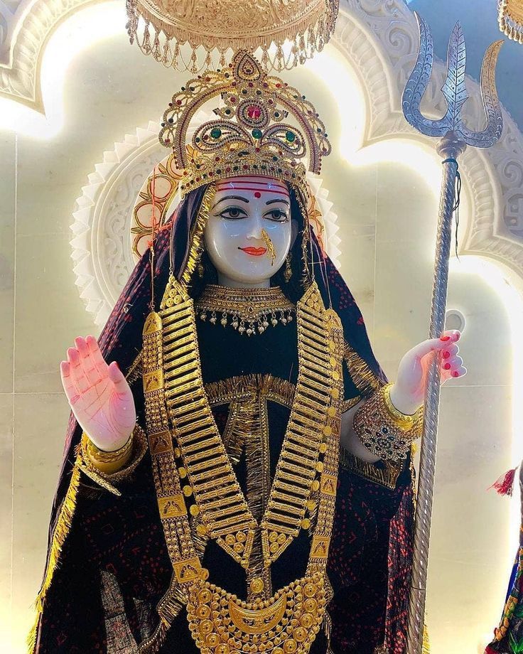 Khodiyar Maa in golden temple attire.