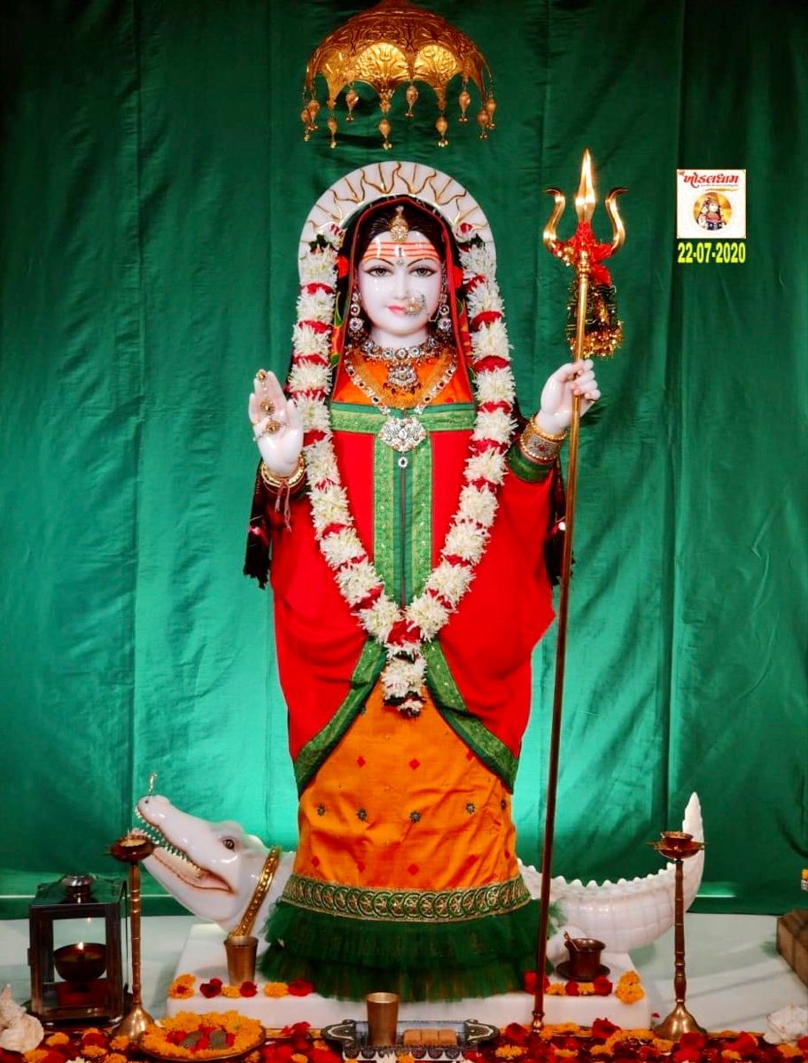 Khodiyar Maa with trident and floral garland