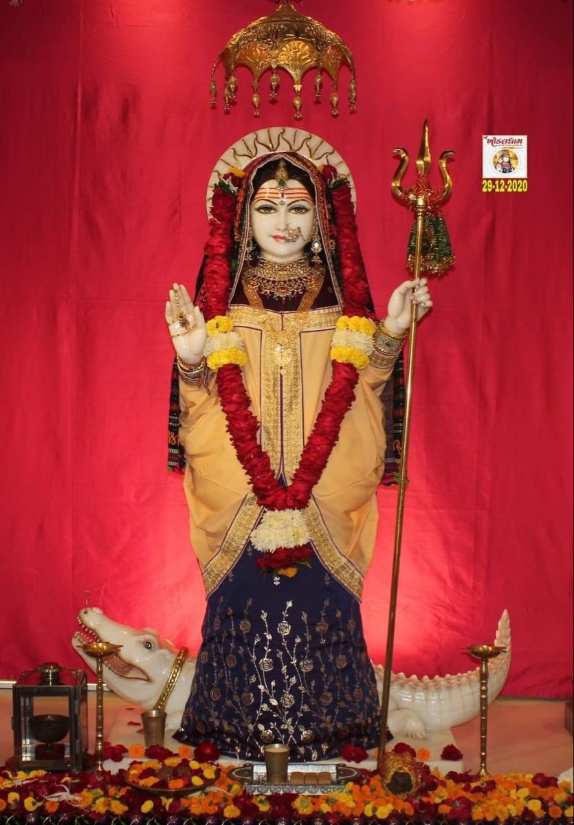 Khodiyar Maa serene devotional statue