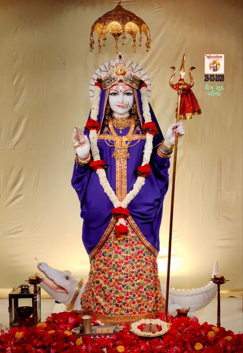 Khodiyar Maa holding a trident, divine statue