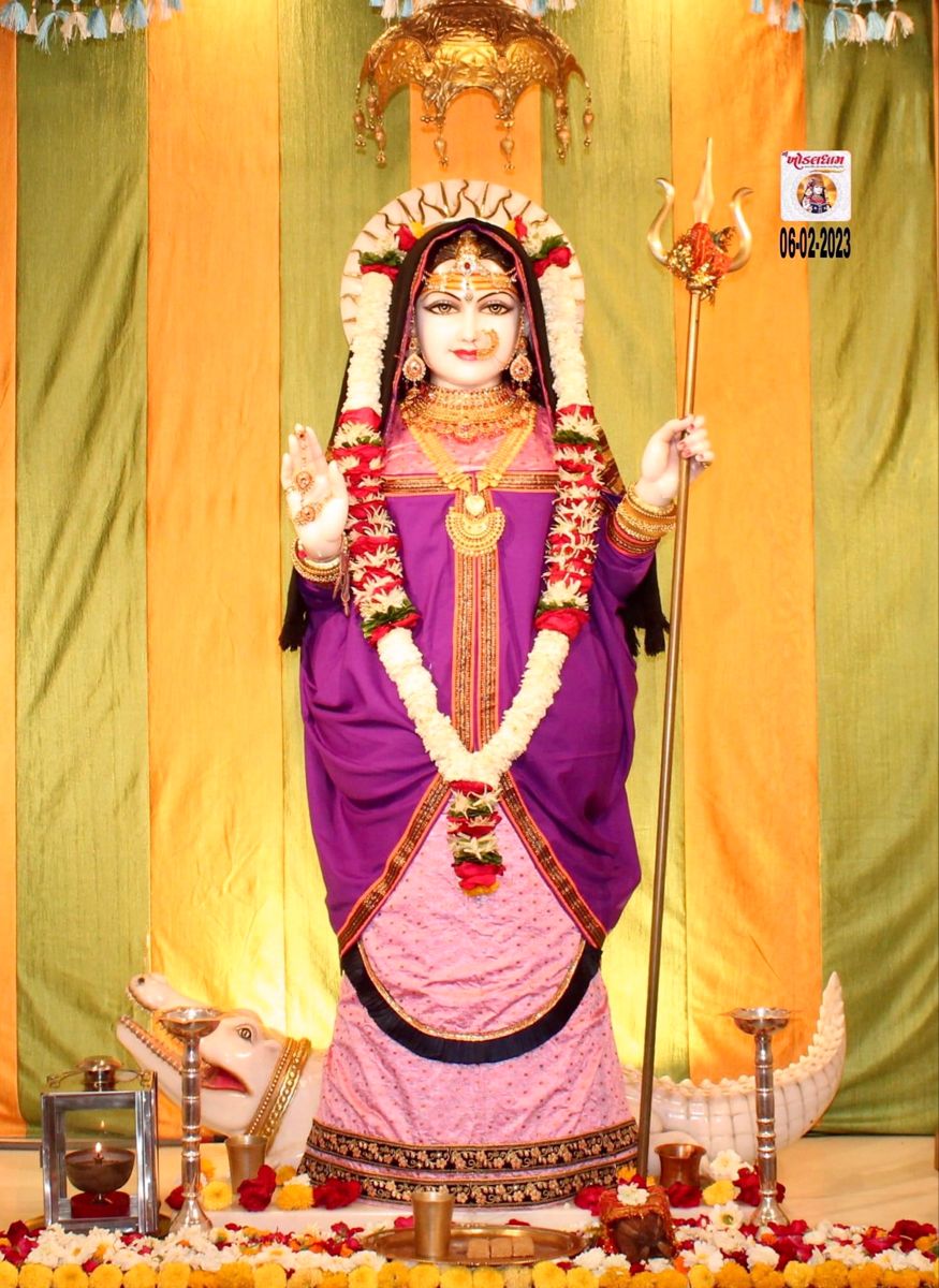Khodiyar Maa with trident and flowers