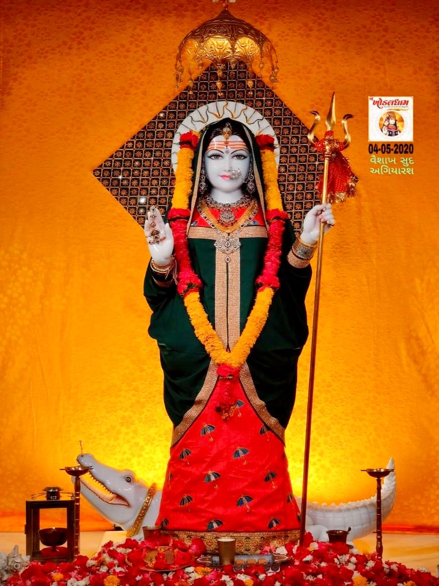 Khodiyar Maa in regal attire.