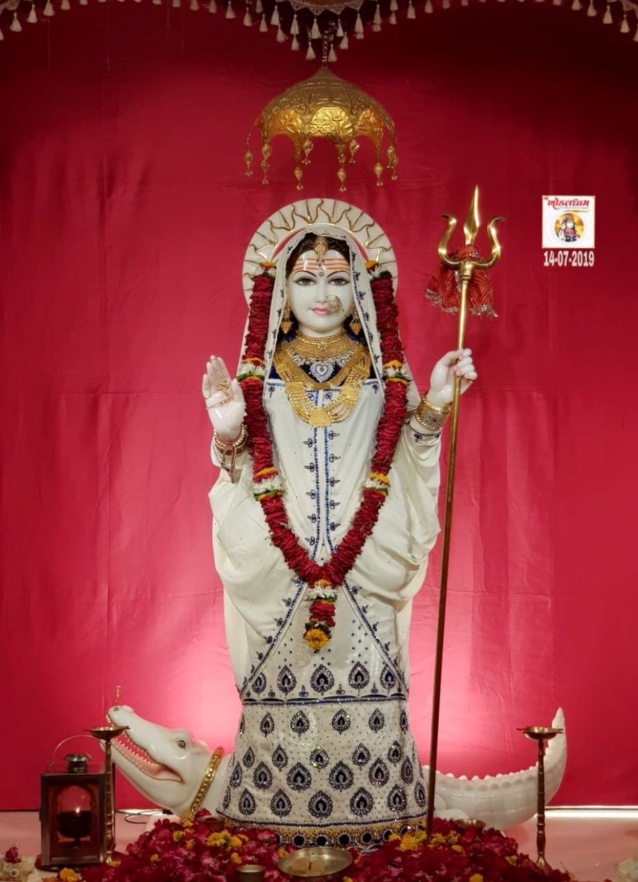 Khodiyar Maa serene statue temple offering