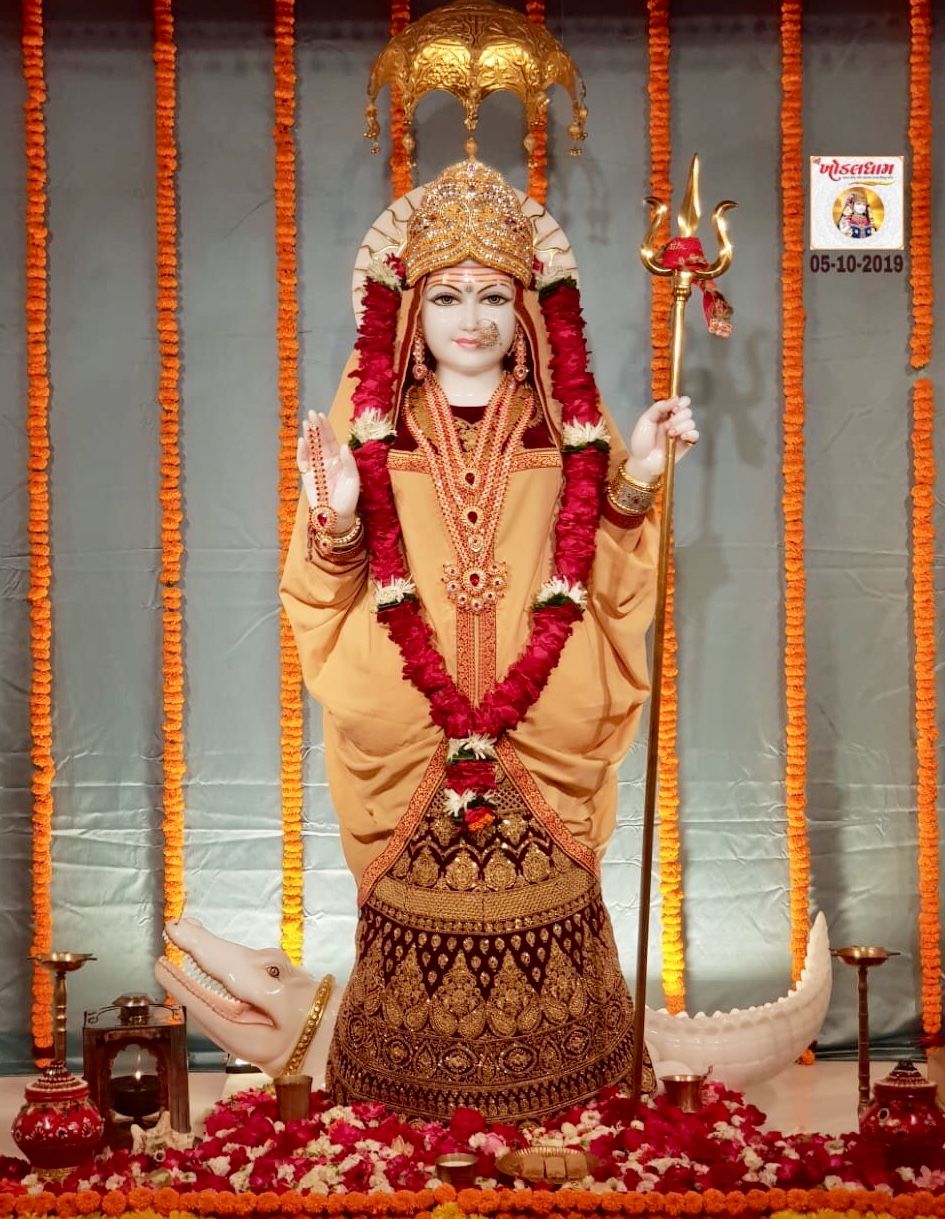 Khodiyar Maa with trident and flowers