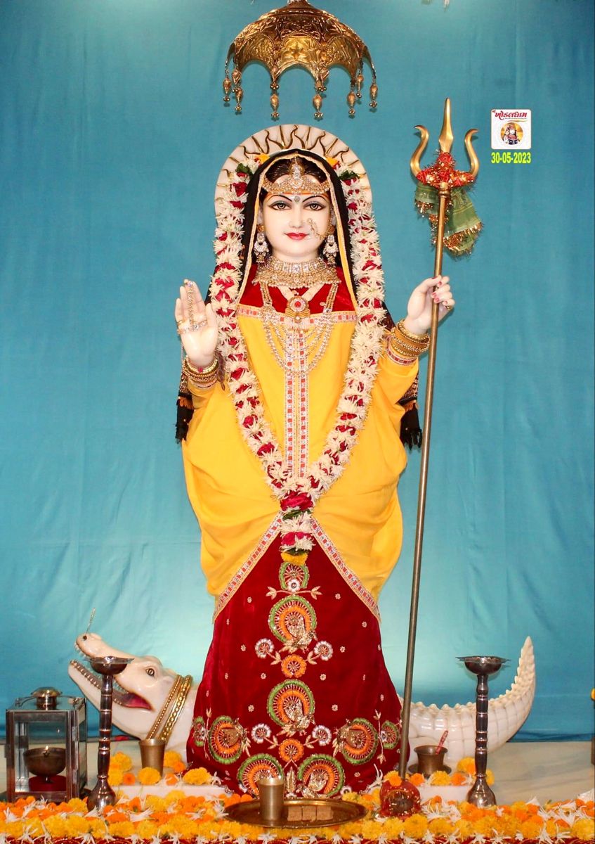 Khodiyar Maa holding a trident