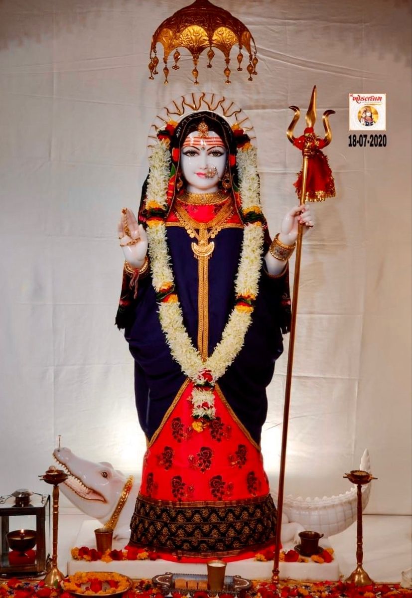 Khodiyar Maa holding a trident