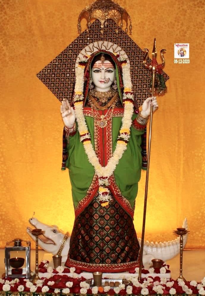 Khodiyar Maa adorned in regal splendor