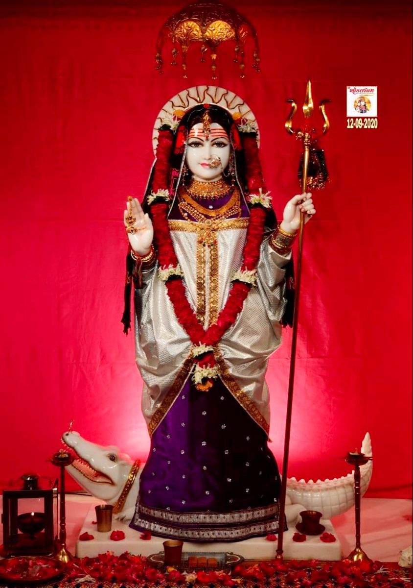 Khodiyar Maa with trident and blessings