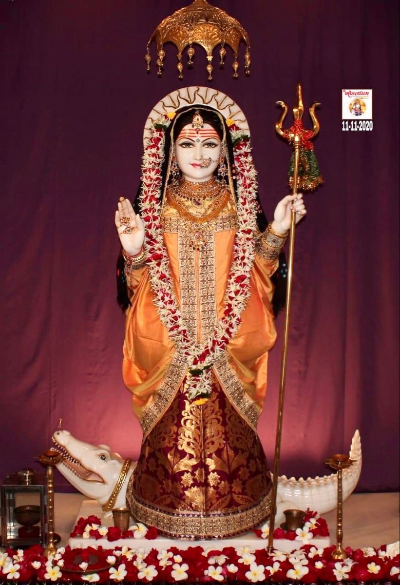 Khodiyar Maa with trident and blessings