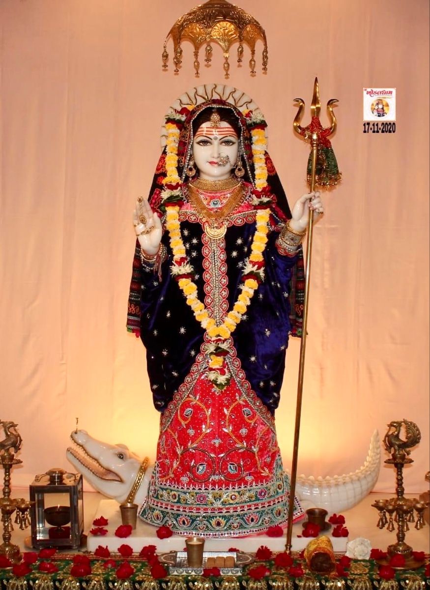 Khodiyar Maa with trident, regal statue.