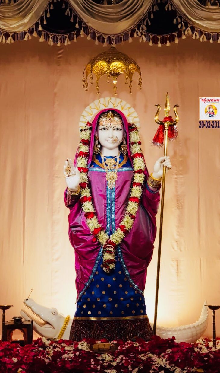 Khodiyar Maa statue with trident and halo