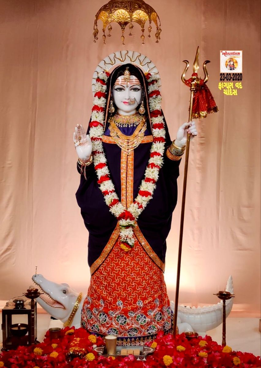 Khodiyar Maa with trident and crocodiles.