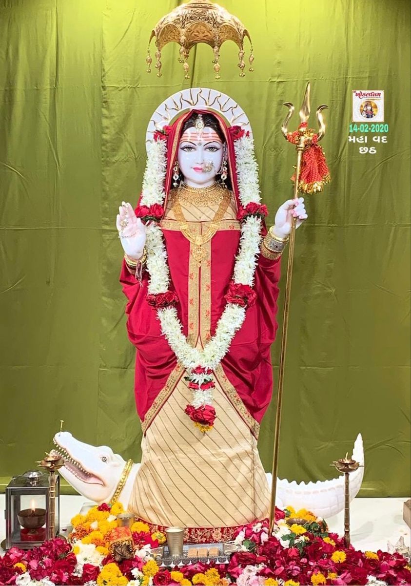 Khodiyar Maa adorned in red sari