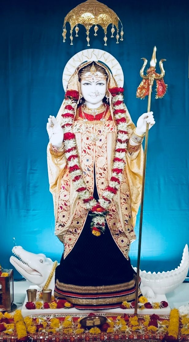 Khodiyar Maa statue with trident and flowers