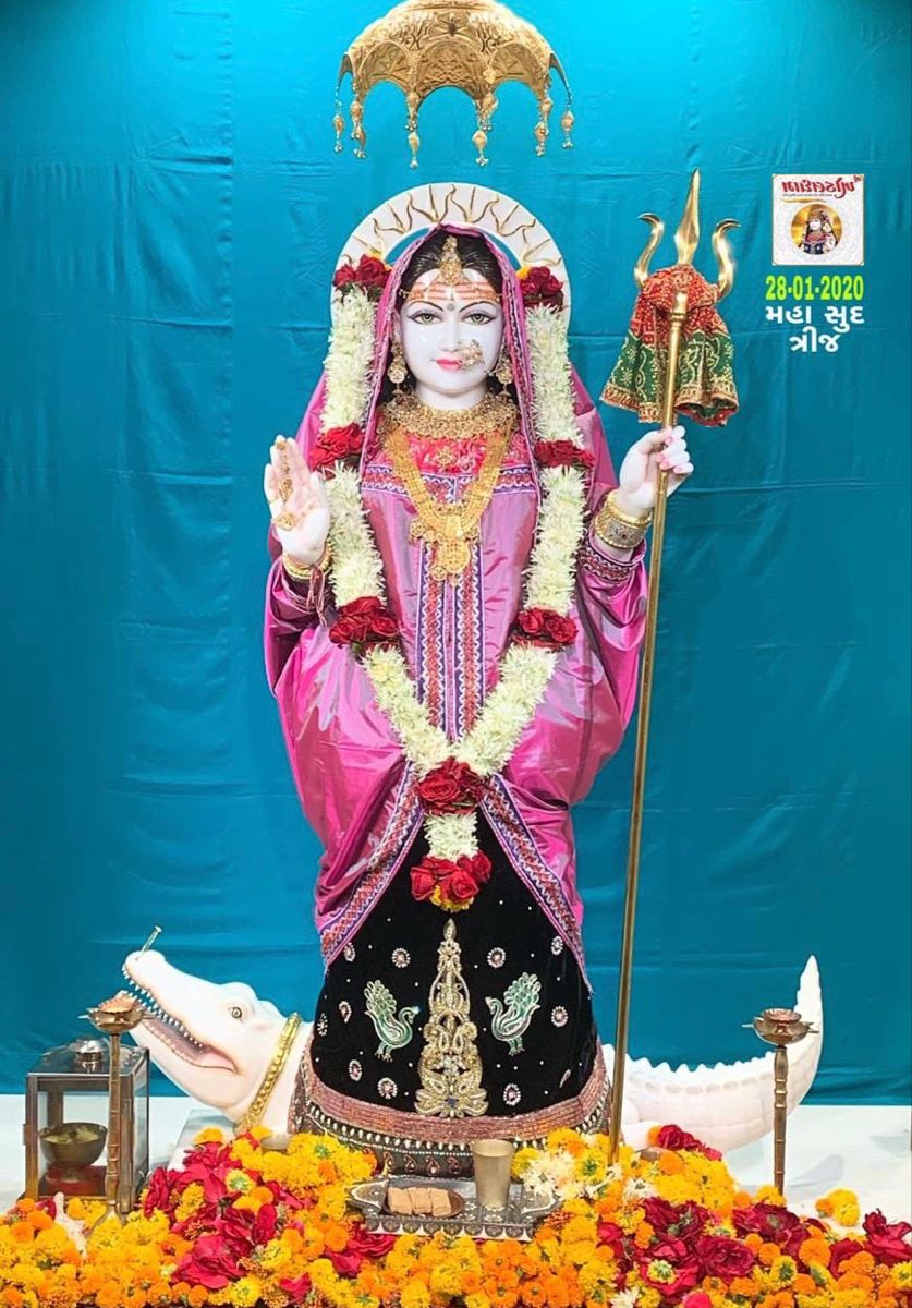 Khodiyar Maa in pink saree