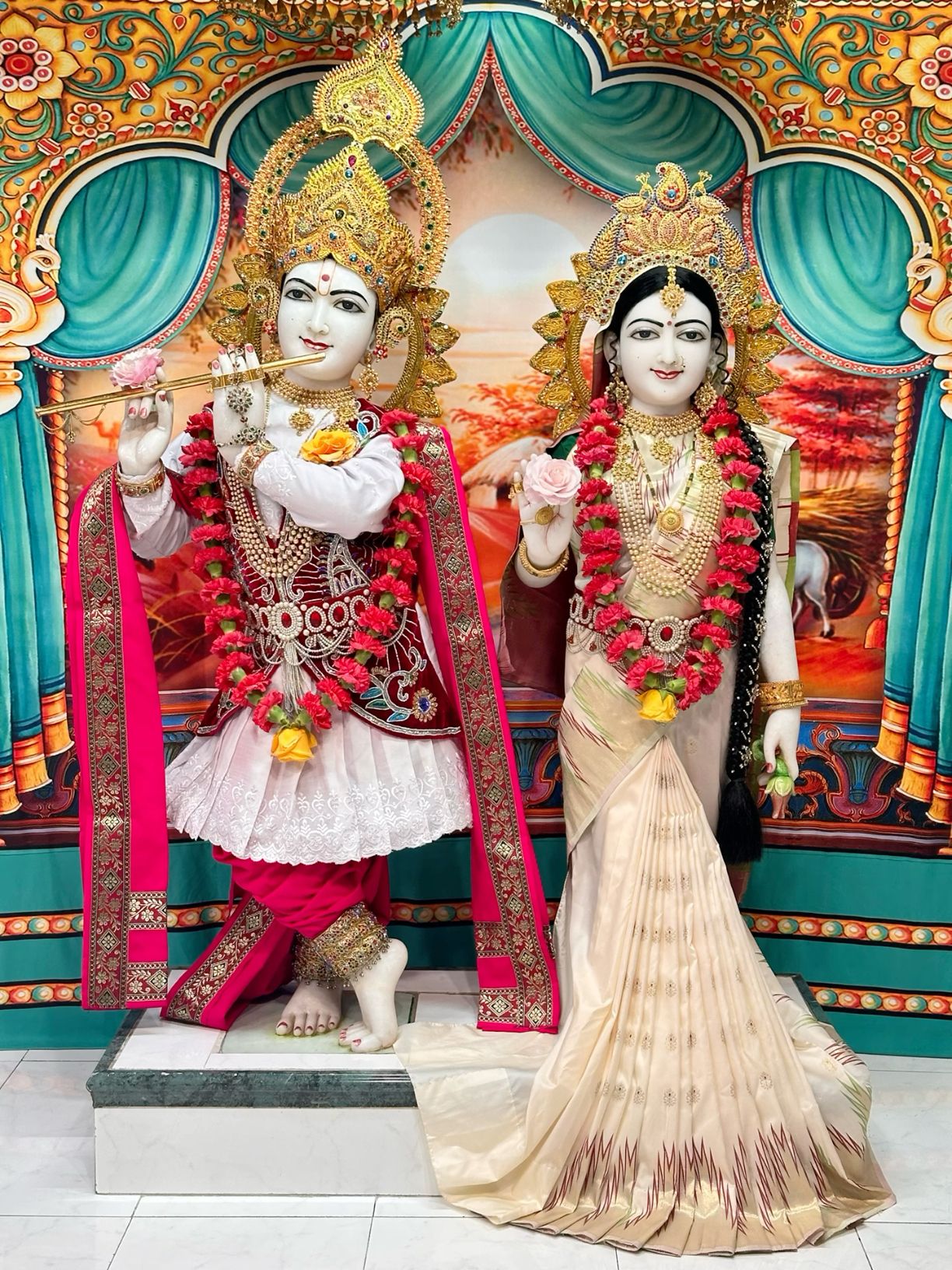 Krishna Radha divine couple statue