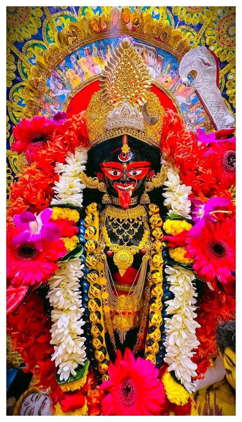 Mahakali Maa adorned with flowers
