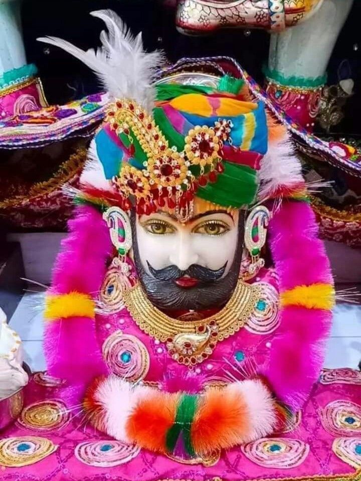 Close-up of Ramdevpir\'s divine face.