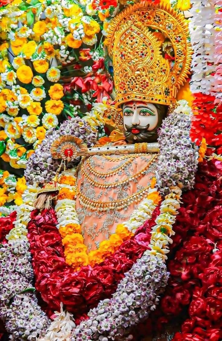 Ramdevpir amidst vibrant floral offering