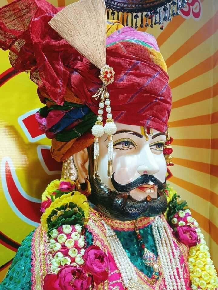 Close-up of Ramdevpir\'s divine face
