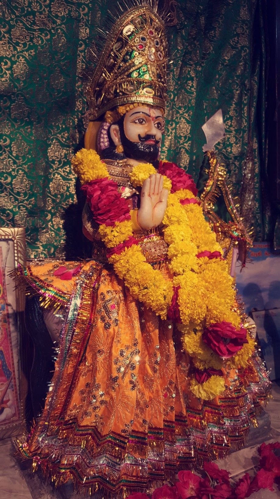 Ramdevpir with floral garland, serene darshan