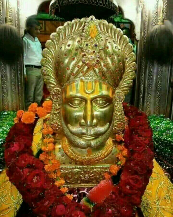 Golden face of Ramdevpir adorned with flowers