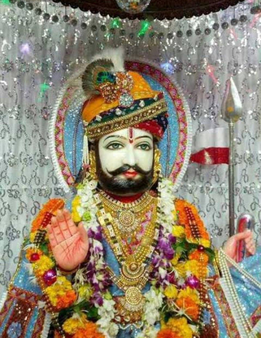 Baba Ramdevpir blessing devotees