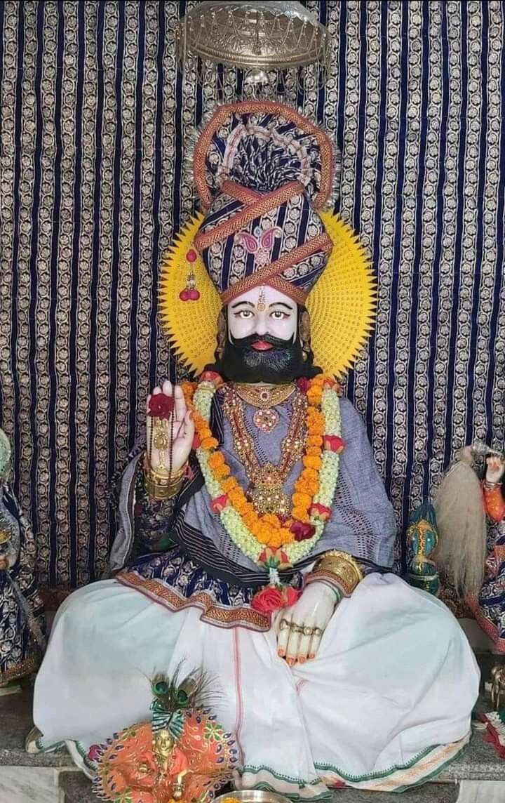 Ramdevpir Maharaj in divine attire.