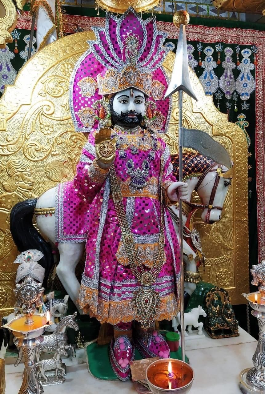Ramdevpir statue adorned with pink and gold